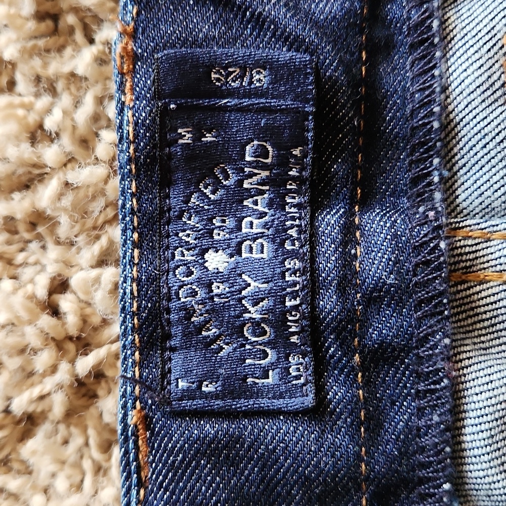 LUCKY BRAND womans size 8 dark wash capri - Picture 3 of 7